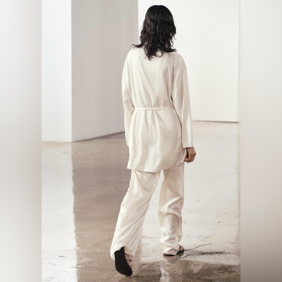 BNWT 2 pc. Pleated jacket & pants set. Size S. - Picture 3 of 7